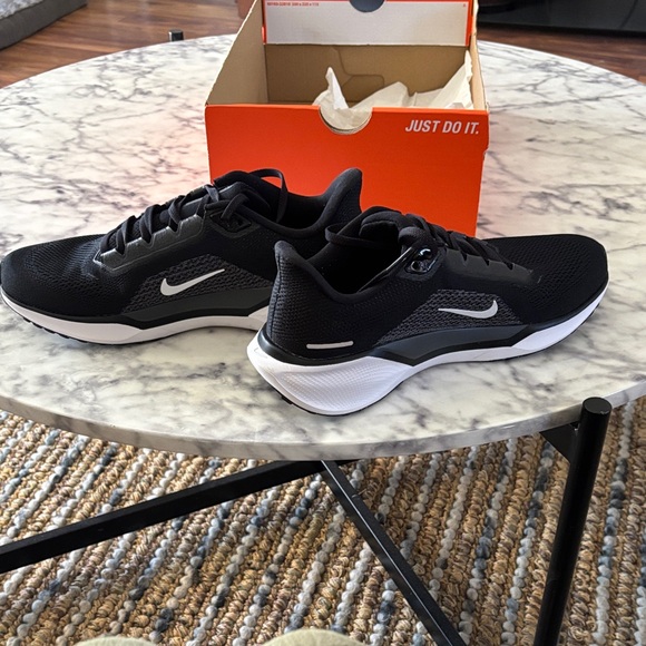 Nike Air Zoom Pegasus Black Athletic Shoes - Picture 2 of 6